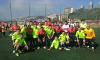 Trabajadores portuarios de Valparaíso compartieron una tarde de fútbol con "Chupete Suazo"