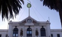 Video de la recuperación del Time Ball de Valparaíso, un antiguo artefacto que servía para indicar la hora a los barcos que arribaban al puerto cuyo uso fue olvidado.