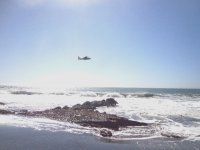 Con lanchas y helicóptero continúa la búsqueda de niña arrastrada por las olas en Constitución