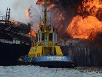 Remolcadores de SAAM se lucen en arduo combate de dantesco incendio de buque a 7 millas del puerto mexicano de Veracruz.