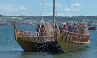 Réplica de catamarán que hace 10 siglos llegó de la Polinesia y descubrió Rapa Nui visitará Puerto Quintero.