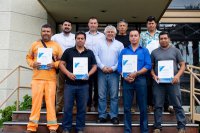 Trabajadores de Terminal Puerto Arica reciben certificación para la operación de grúas muelle