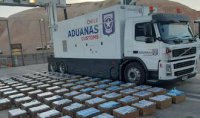 Aduanas detecta contrabando de cigarrillos en camión con paltas