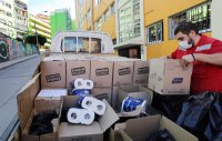 Puerto Valparaíso apoya a familias porteñas entregando alimentos y útiles de aseo