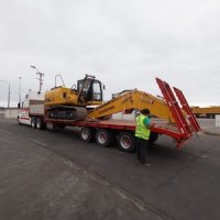 Ian Taylor Bolivia entrega servicio logístico integral para descarga de excavadoras en Iquique