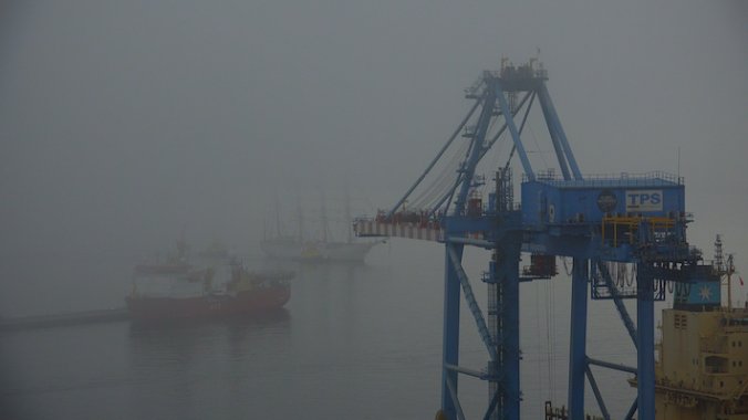 Densa vaguada costera recibió a Velas Latinoamérica 2022 en su arribo a Valparaíso.