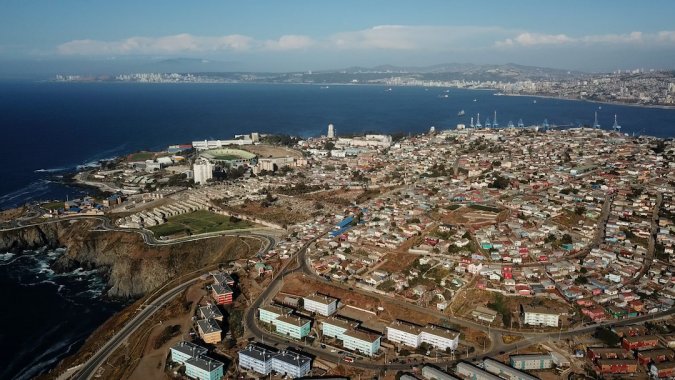 Con aeronaves remotamente pilotadas o drones vigilan los puertos de San Antonio y Valparaíso.
