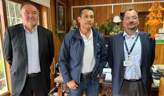 Gerente de Puerto San Antonio, Luis Knaak se reunió con alcalde de Algarrobo, José Luis Yáñez.
