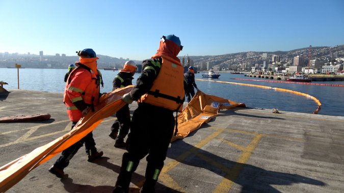 Inédito ejercicio conjunto anti derrame realizó Puerto Valparaíso con sus concesionarios y la Autoridad Marítima.