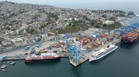 Doble recalada de cruceros en TPS trajo un notable flujo de turistas a Valparaíso.