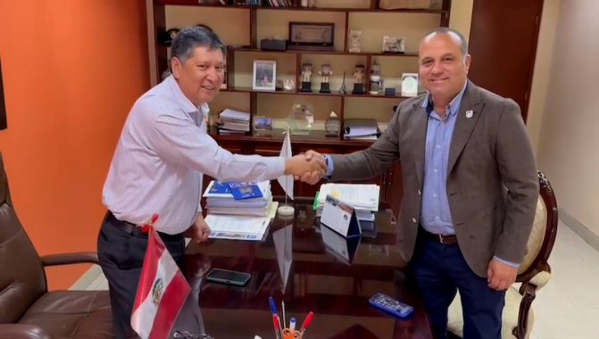 Alcalde de Chancay invita a Chile a conformar una mancomunidad portuaria y a sus empresarios a invertir en esa ciudad puerto de Perú.