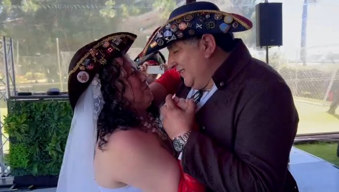 Espectacular matrimonio pirata del capitán nacional de la Hermandad de la Costa de Chile.