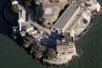 Cárceles de alta seguridad en islas australes, crear el Alcatraz chileno no es descabellado.