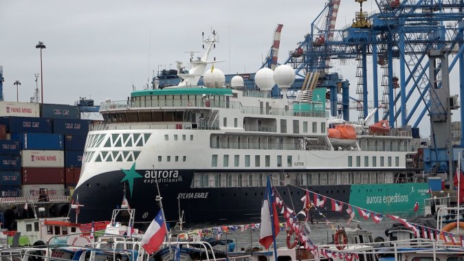 Crucero de lujo inaugura en TPS la temporada de cruceros 2024-25 en el puerto de Valparaíso.