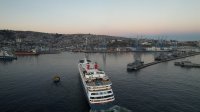 El navío Fred Olsen Bolette, un gigantesco crucero de lujo, atracó en Terminal Pacífico Sur.