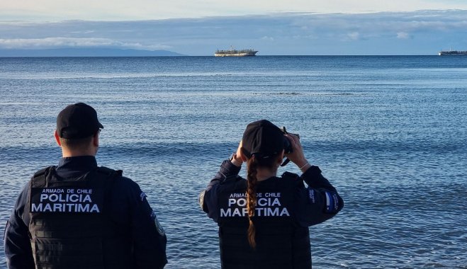La tercera Zona Naval despliega operaciones para el control de flota pesquera internacional por el Estrecho de Magallanes.