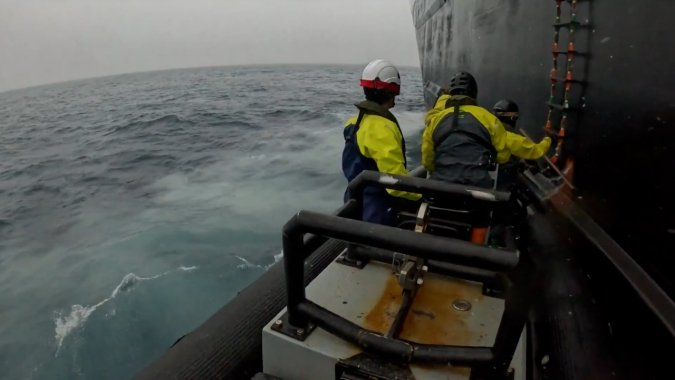 El patrullero de la Armada OPV 83 Marinero Fuentealba, fiscalizó la pesca del Krill en la Antártica Profunda.