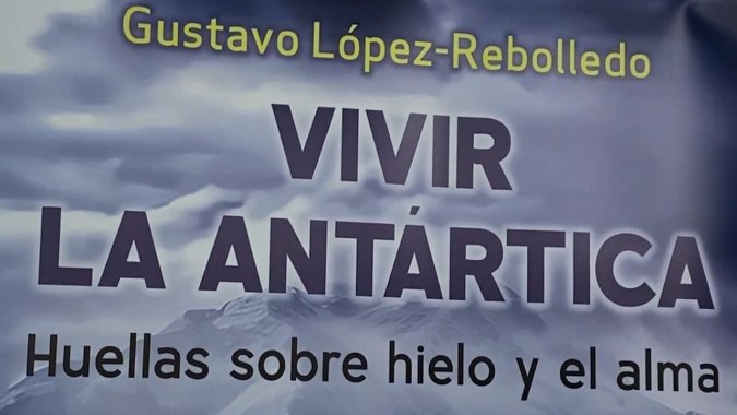 En el Instituto Antártico Chileno lanzan el libro “Vivir la Antártica. Huellas sobre hielo y el alma”.