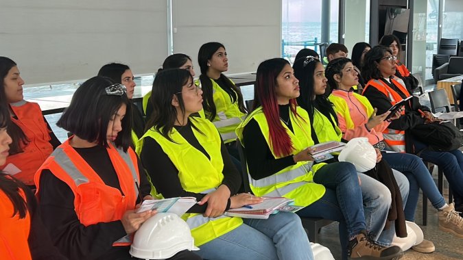 Una visita a Terminal Puerto Coquimbo TPC realizaron los estudiantes de la carrera de Comercio Exterior de INACAP.