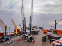 Puerto Angamos fortalece su infraestructura con dos nuevas grúas móviles de clase mundial