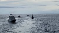 Flota naval chilena realiza ejercicios en el Estrecho de Magallanes frente a Punta Arenas.