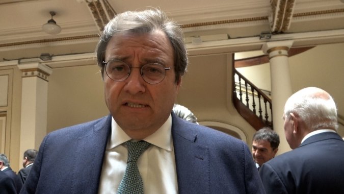 El CEO de CSAV Oscar Hasbún asegura que no se necesita el Puerto Exterior y que Chile no puede ser un HUB.