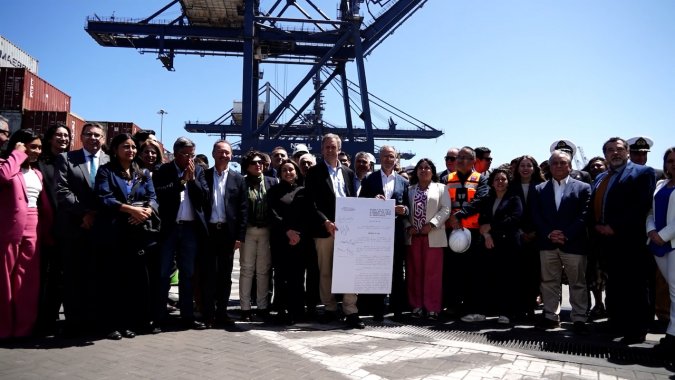 En el puerto de San Antonio promulgan la nueva Ley de Cabotaje.