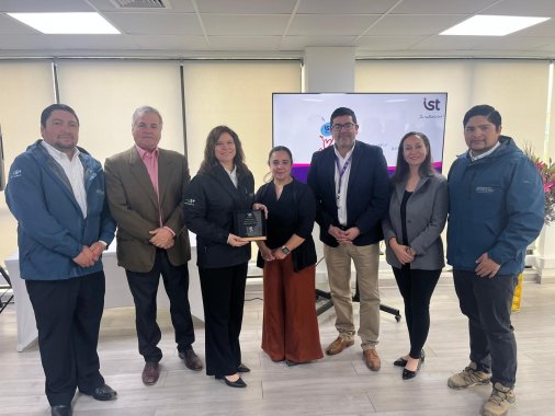 Puerto Columbo recibe premio regional del IST por excelencia en prevención de riesgos
