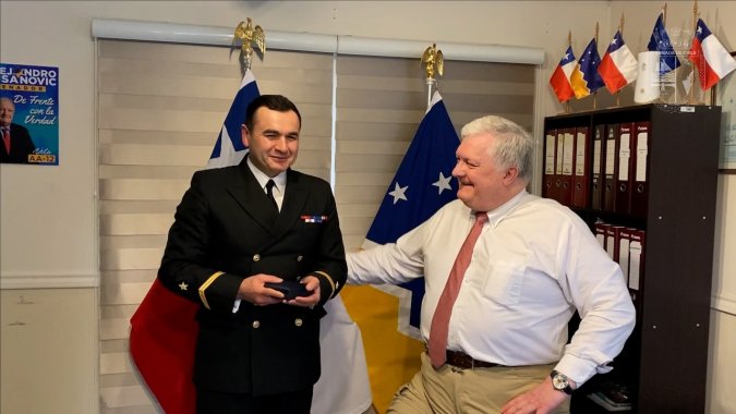 El farero más antiguo de la Armada en servicio activo, recibió un reconocimiento del Senado.