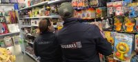 Más de 4 mil productos falsos incauta Aduanas desde mall chinos en Punta Arenas y Puerto Natales