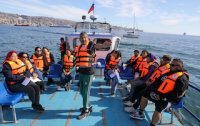 Guías turísticos del Muelle Prat se capacitan para contar Valparaíso desde el mar