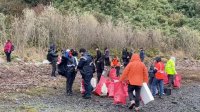Realizan una jornada conjunta de limpieza en Isla Tenglo de Puerto Montt.