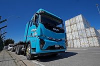 Camión 100% eléctrico inicia plan piloto en la operación de transporte de carga en puerto Valparaíso