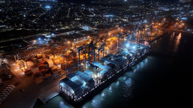 DP World en San Antonio recibe portacontenedores procedente de Europa que cruzó por el Estrecho de Magallanes.